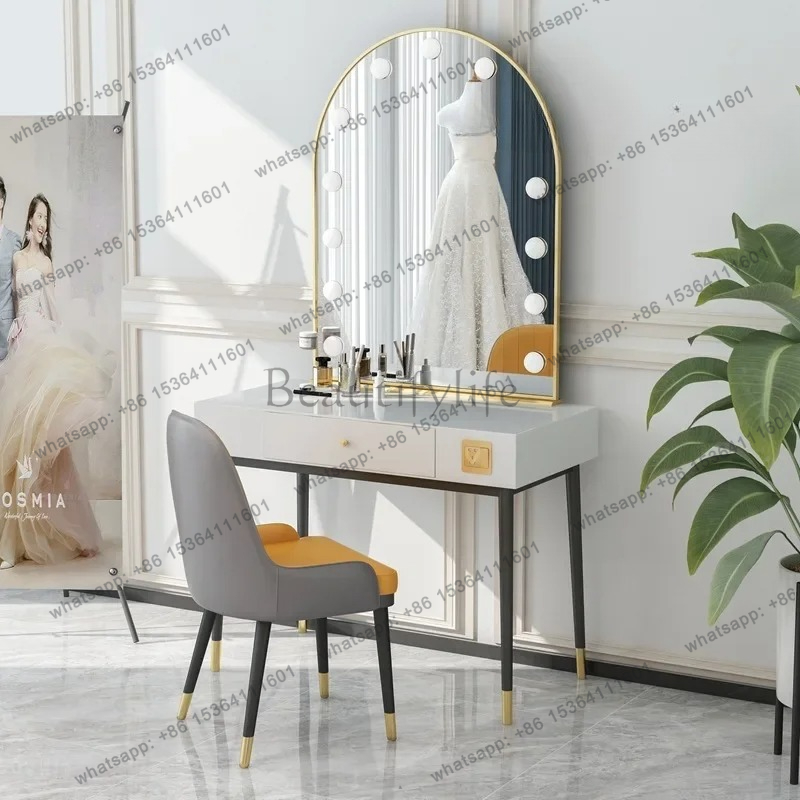 Mesa de maquillaje con espejo  - Beauty And Makeup Studio reseña y precio